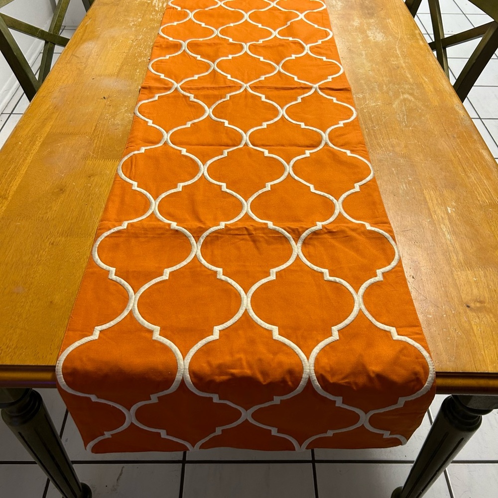 Pottery Barn Table Runner 18”x70” Texas Burnt Orange Halloween White Lattice NH - Picture 2 of 7